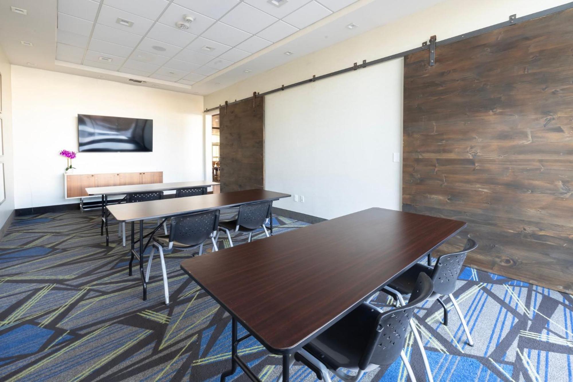 Holiday Inn Express & Suites Dallas Ne Arboretum Ґарланд Екстер'єр фото