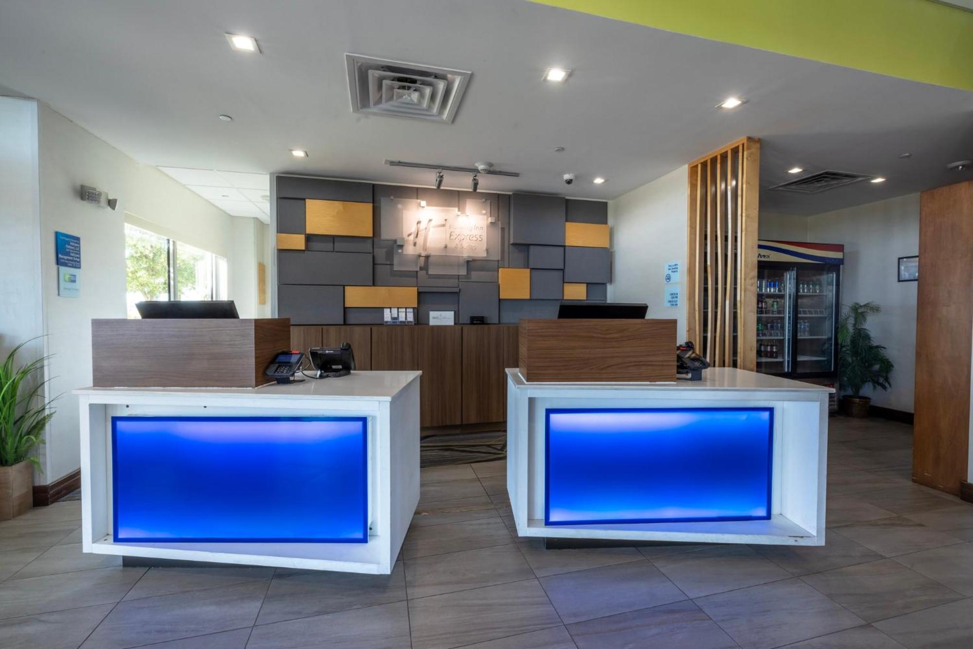 Holiday Inn Express & Suites Dallas Ne Arboretum Ґарланд Екстер'єр фото