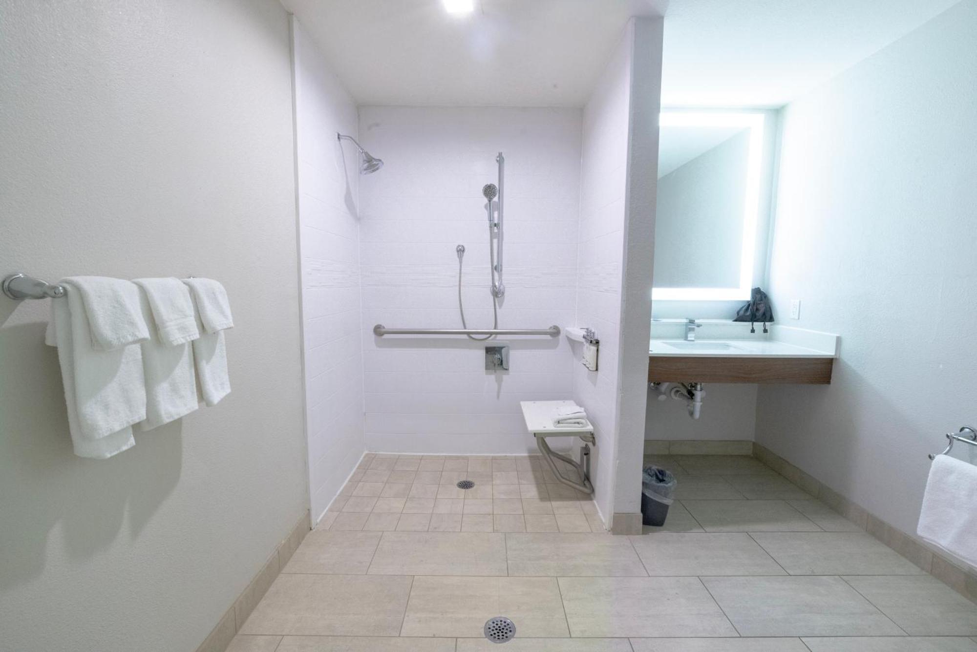 Holiday Inn Express & Suites Dallas Ne Arboretum Ґарланд Екстер'єр фото